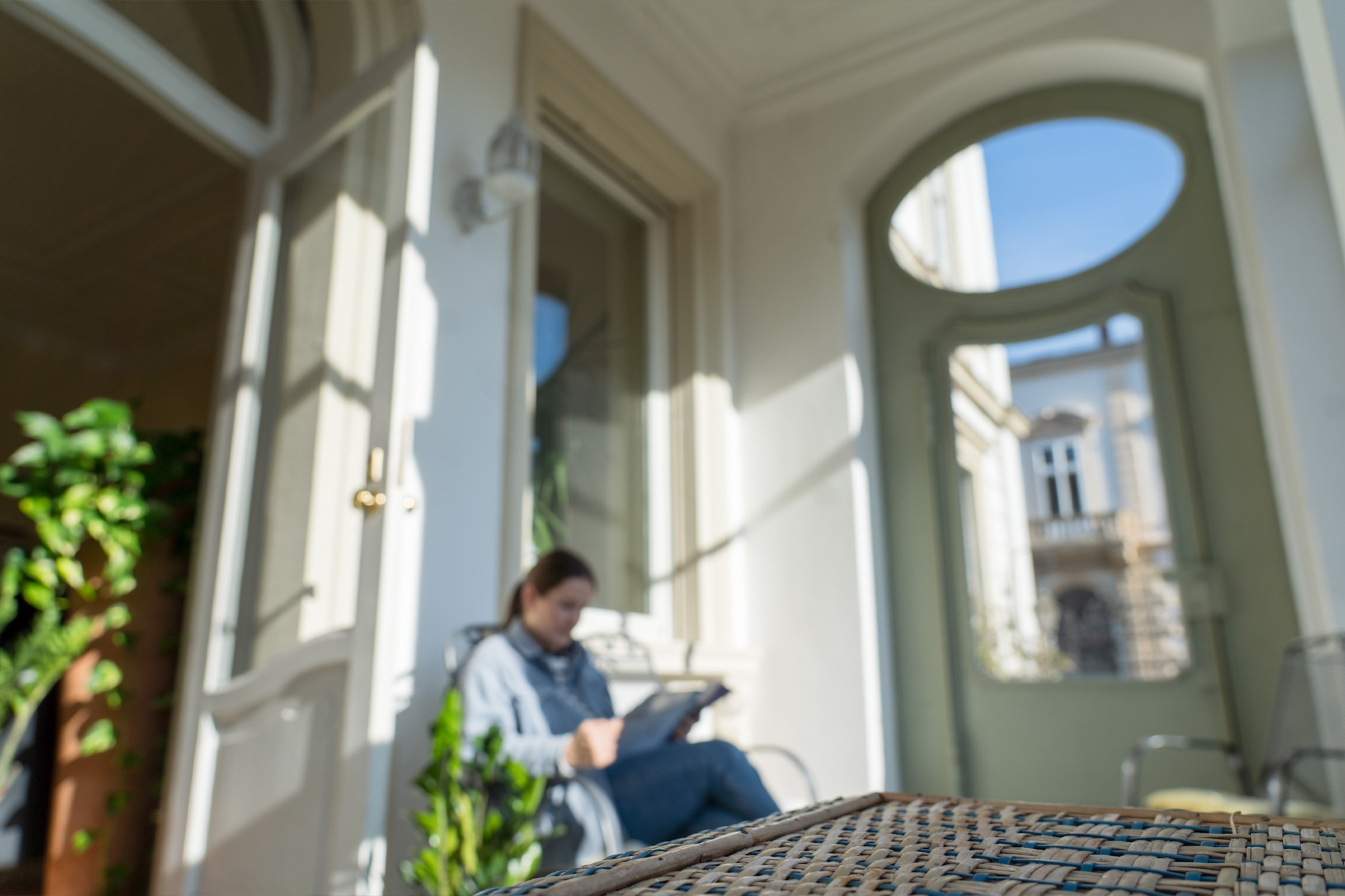 Lichtdurchfluteter Wintergarten im Wartebereich Lichtdurchfluteter Wintergarten im Wartebereich
